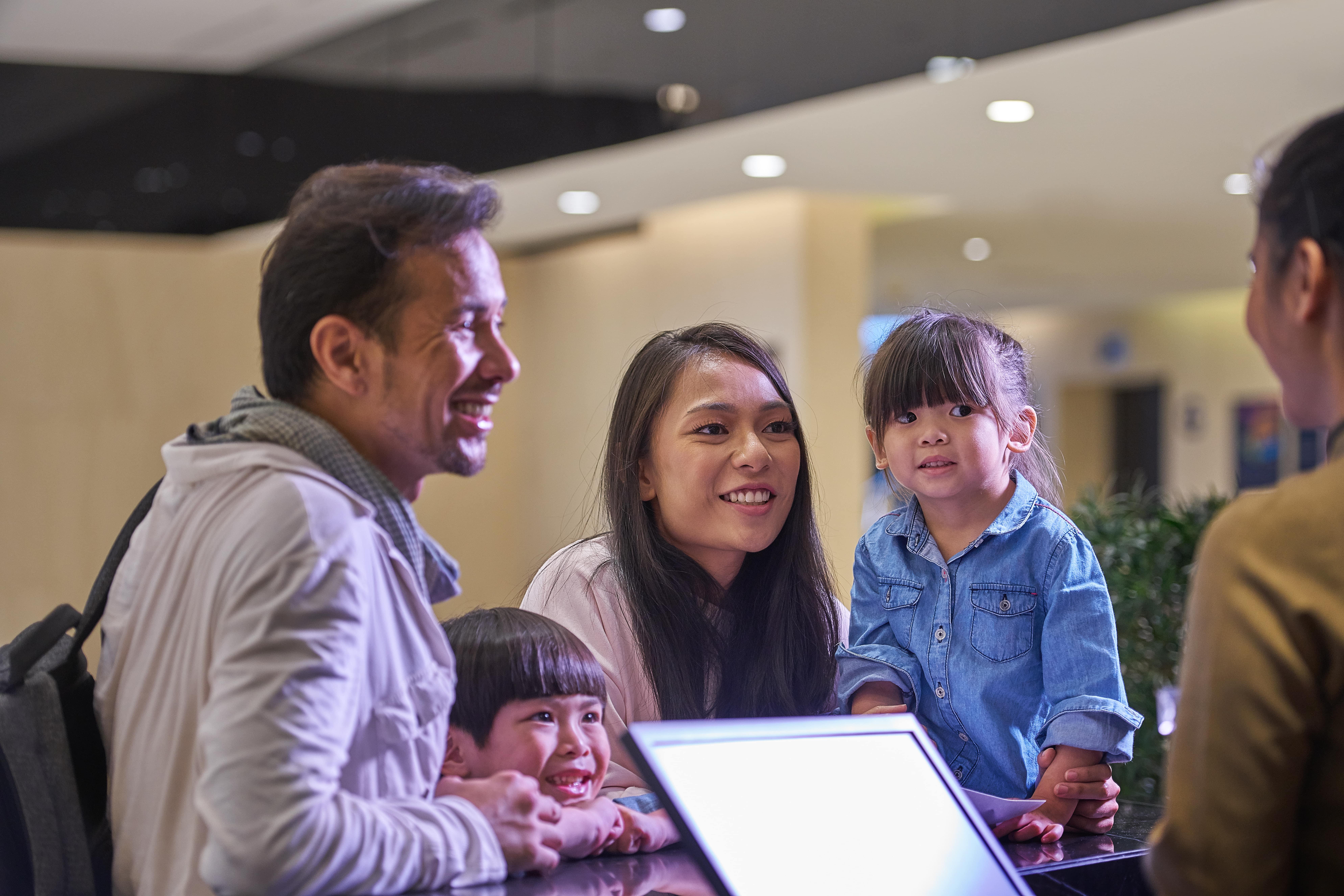 至尊玖霄明阁大酒店 云顶高原 外观 照片 Family at the airport