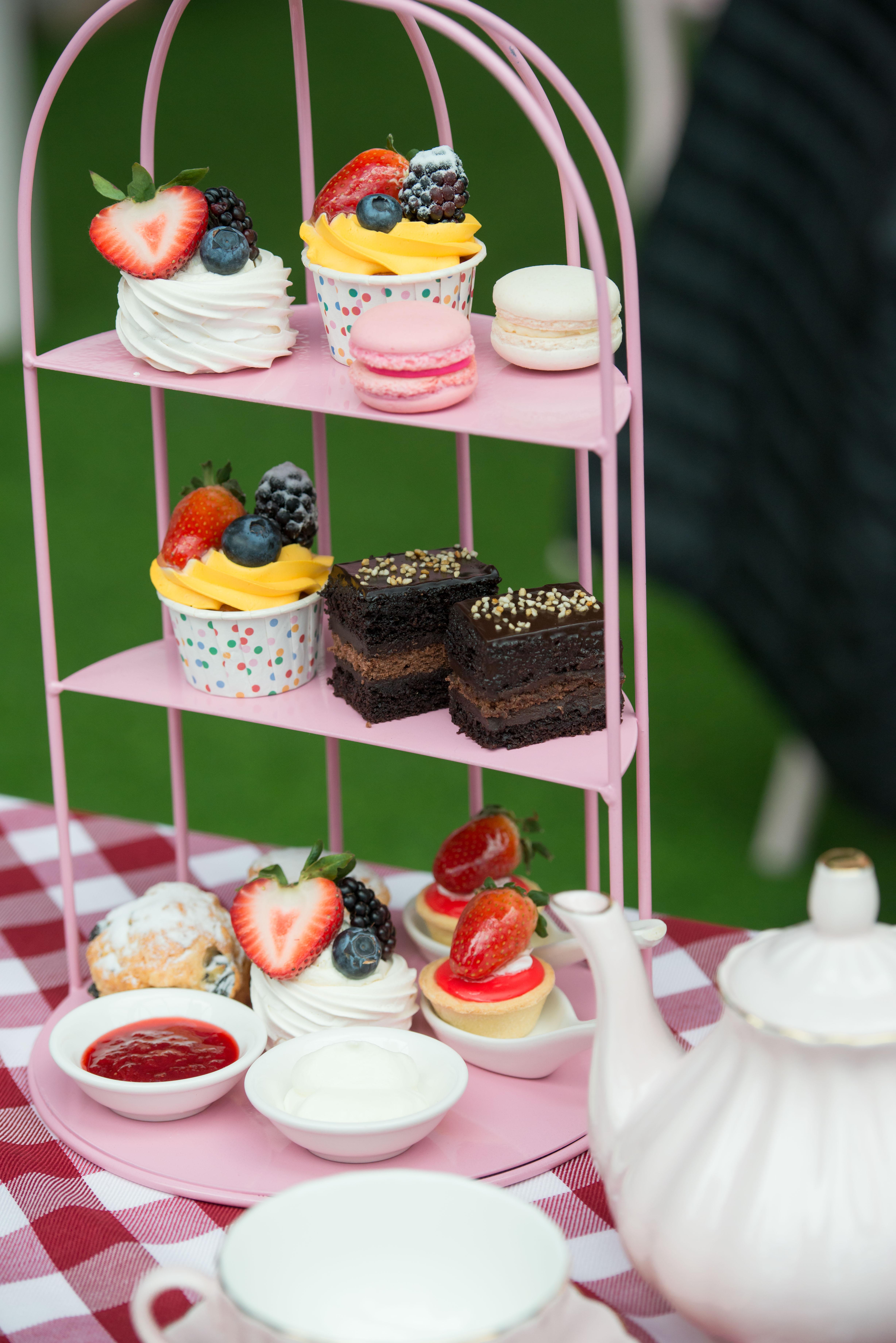 至尊玖霄明阁大酒店 云顶高原 外观 照片 A selection of cakes